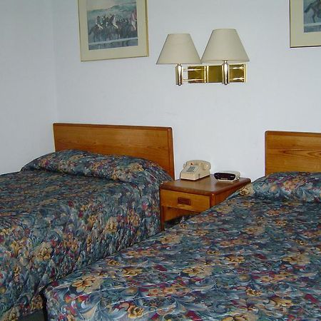 Economy Inn Plymouth Room photo